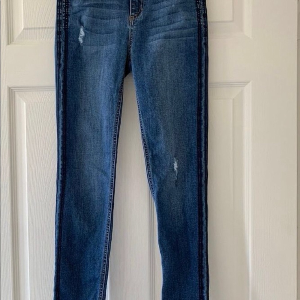 Sneak peak jeans